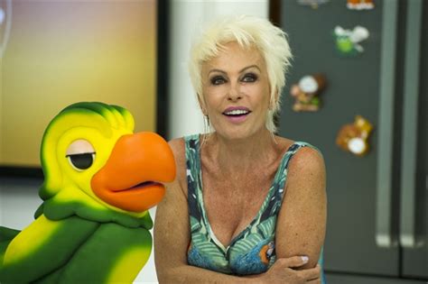 Ana Maria Braga queima a língua no Mais Você TV Foco