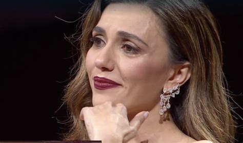 Serena Rossi Commossa Per La Sorpresa A Canzone Segreta Vi Sono Grata