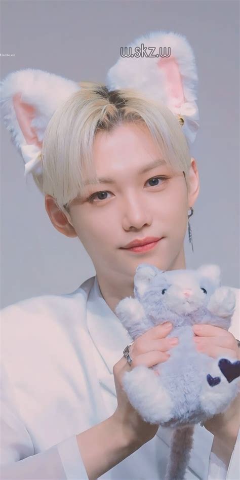 Stray Kids Skzlee Felixwallpaper Smile Wallpaper Cute Laptop Wallpaper