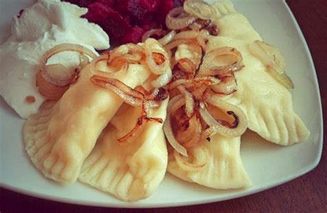 Pierogi Ruskie Piroggen gefüllt mit Kartoffeln und Quark