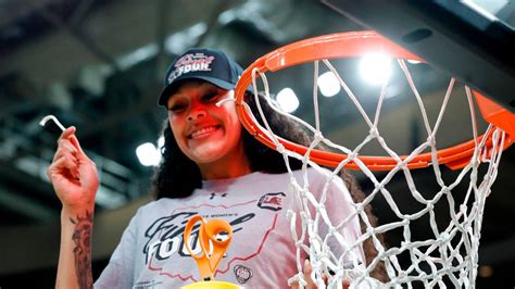 South Carolina WBBs Kamilla Cardoso Declares For WNBA Draft