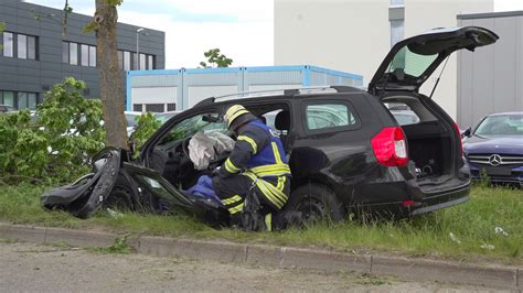 NonstopNews Zwei schwere Unfälle beschäftigen Rettungskräfte im Kreis