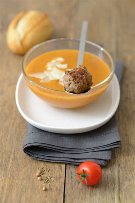 Recette de Velouté de tomate et aubergine et boulettes de boeuf