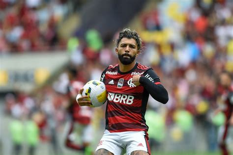 Após pedido Zico autoriza Gabigol a usar camisa 10 do Flamengo