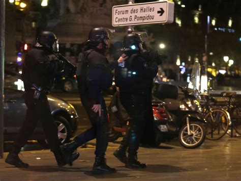 Panic In Paris Screaming Crowds Run Away From Memorial Abc News