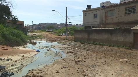 Moradores De Contagem Limpam Sujeira E Contabilizam Prejuízos Causados