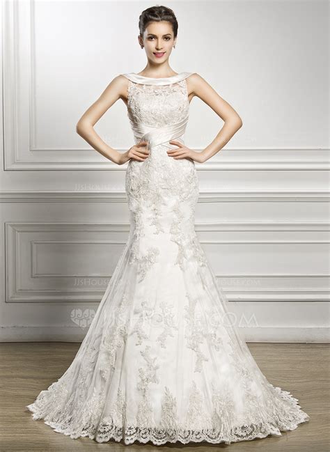 Trumpet Mermaid Scoop Neck Court Train Lace Wedding Dress With Ruffle