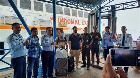 Kedapatan Bekerja Di Perusahaan Dumai Dua WN Malaysia Dideportasi