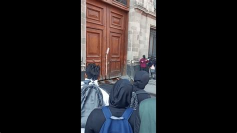 Normalistas De Ayotzinapa Rompen Puerta De Palacio Nacional Puebla News