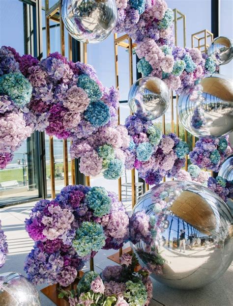 A Modern and Mirrored Wedding Wreathed in Purple and Blue Hydrangea ...