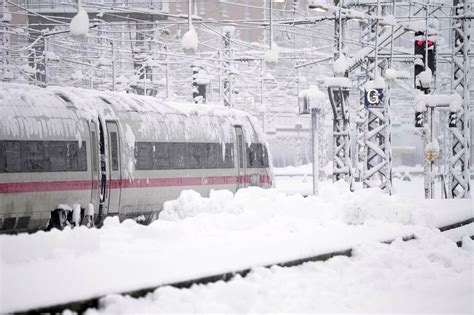 Bis Zentimeter Neuschnee Schnee Chaos In Bayern Probleme Bei Der