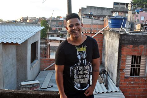 Entre lajes e telonas a história do garoto negro e gay que virou cineasta Agência Mural