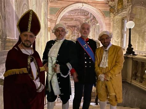 Spettacolo Itinerante Alla Reggia Di Portici Viaggio Nella Storia Del