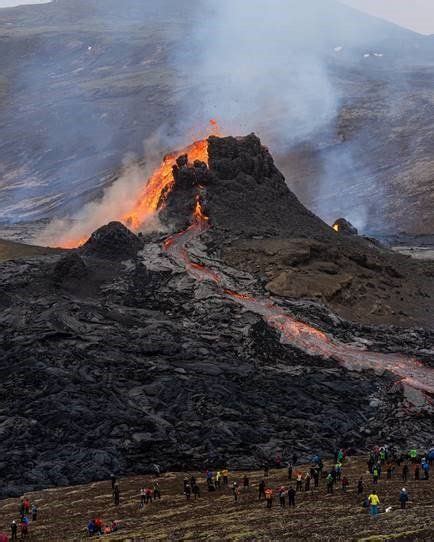 Volcano Erupts In Iceland Blue Lagoon Iceland Volcano