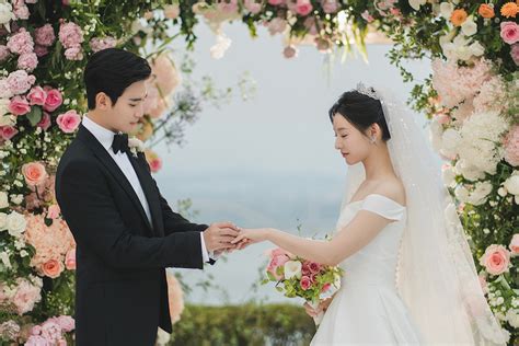 Kim Soo Hyun And Kim Ji Won Appear To Be A Happily Wedded Couple In Queen Of Tears Soompi