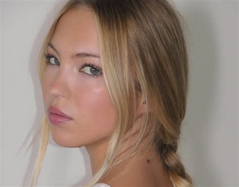 Lila Moss Stuns In A Gold Bikini During Idyllic Tropical Getaway The