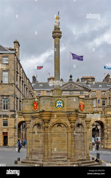 The Mercat Cross Edinburgh Hi Res Stock Photography And Images Alamy