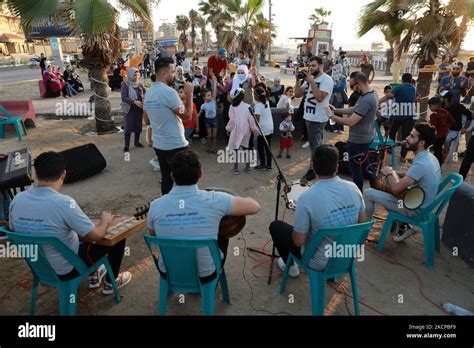 Miembros Palestinos De La Banda Musical Del Edward Said National