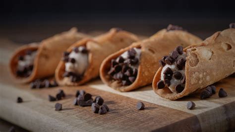 Mini Cannoli - Blount County Bakery