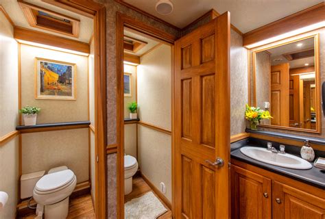 Restroom Trailer 16ft - A Royal Flush, Inc.