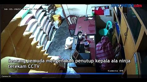 Aksi Pemuda Ala Ninja Bobol Gudang Beras Terekam Cctv Di Payakumbuh