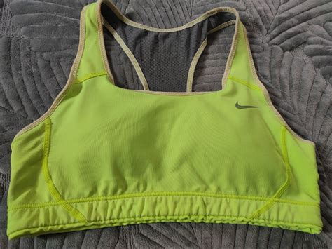 Sports bra, Women's Fashion, Undergarments & Loungewear on Carousell