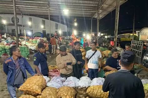 Dirut Pud Pasar Datangi Pasar Induk Cek Kestabilan Harga Bapok Jelang