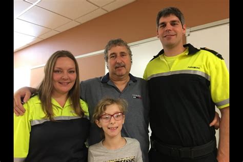 Sault man personally thanks paramedics who saved his life (2 photos) - Sault Ste. Marie News