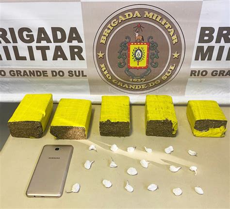 Brigada Militar Apreende Menores E Impede Arremesso De Drogas Para O