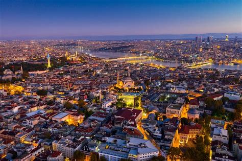 Vue A Rienne De La Ville D Istanbul Au Lever Du Soleil En Turquie