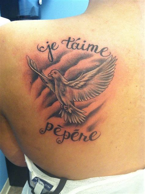 A Woman With A Tattoo On Her Back That Says Je Tatimee Peiere