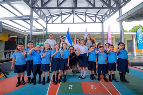Estudiantes Del Centro Escolar Bosques Del Río Soyapango Ahora