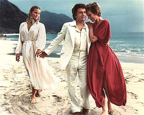 Dudley Moore Con Bo Derek Izquierda Y Julie Andrews Durante El