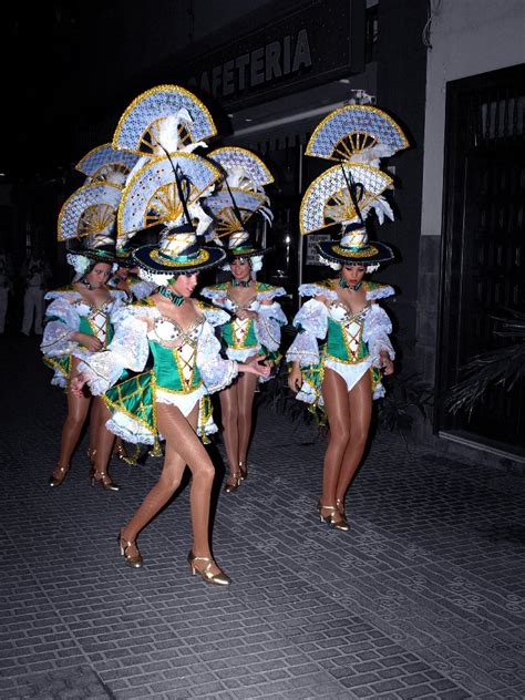 Carnaval in Puerto de la Cruz 2010 – ¡Qué Desastre! | Living beneath ...