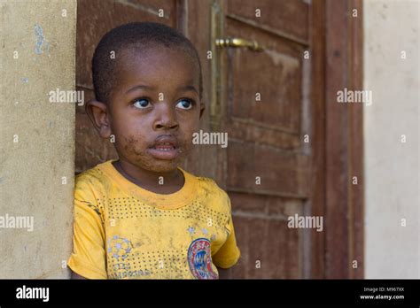 Jeune Enfant Africain Banque De Photographies Et Dimages à Haute Résolution Alamy