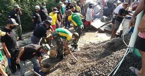 Prajurit Yonarmed Kostrad Karya Bakti Perbaiki Masjid Al Muhajirin