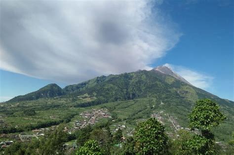 Pendaki Gunung Merapi Jadi Saksi Erupsi Vulkanik Tendanya Masih Utuh