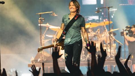 Who Is Keith Urban Former American Idol Judge Returns As Guest Mentor