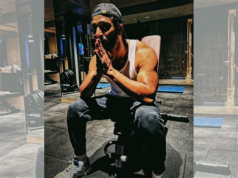 Vicky Kaushal Flaunts Toned Biceps In New Instagram Post Take A Look