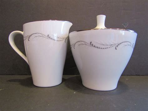 Mikasa Odette 5718sugar With Lid And Creamer Setgray With White Leaves