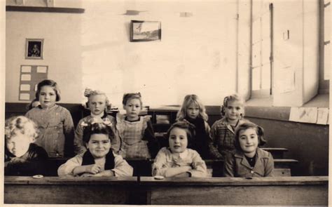 Photo De Classe Marie Curie Hallennes Les Haubourdin De 1952 Ecole