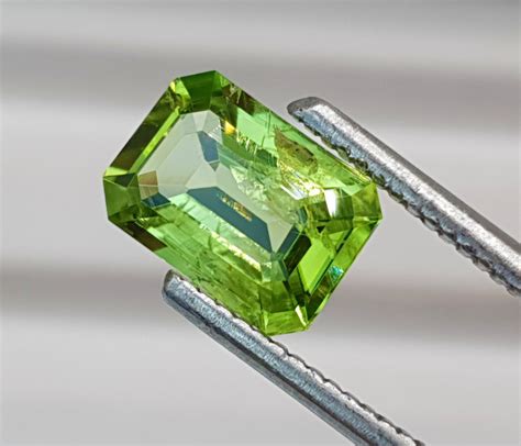 Natural Top Quality Peridot 240 Carats Gemstone