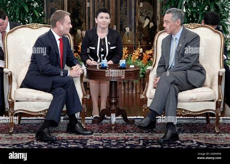 Poland S Prime Minister Donald Tusk Left Meets With Singapore S Prime