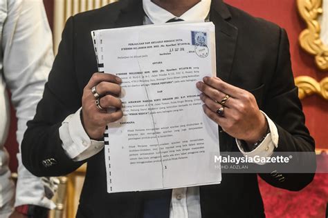 Air Mata Wani Comel Ditipu Usahawan Kosmetik Bergelar Datuk