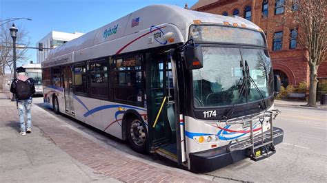 Ride On Mtd 2011 New Flyer De40lfr 1174 On Rt 8 Bronze To Illini Union