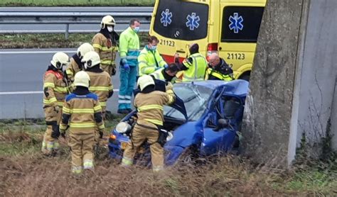 Auto Botst Tegen Betonnen Geluidswal Op A Bij Uden Adverteren Uden