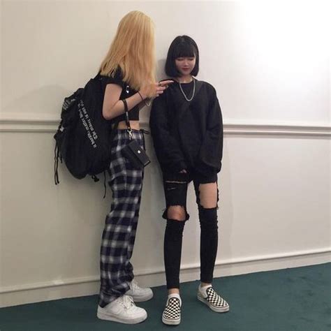 Imagen De Asian Grunge And Friends Outfits 90s Mode Outfits Grunge