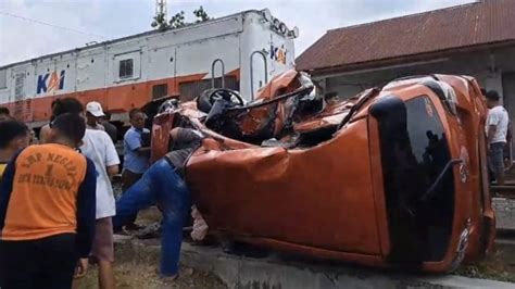 Satu Keluarga Jadi Korban Saat Mobil Tertabrak KA Di Tebing Tinggi Ibu