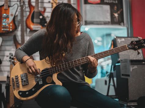 6 Most Popular Types Of Bass Guitars Explained In Details