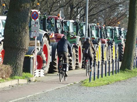 Trecker Demo Bremen Landwirte Besch Digen Und Reparieren Osterdeich